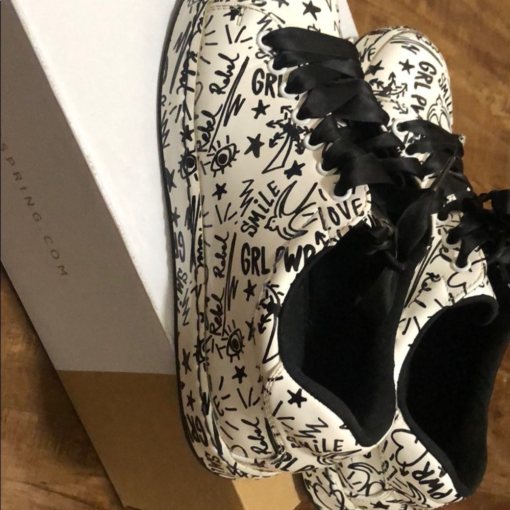 White trending shoes